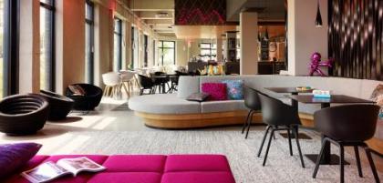 Moxy by Marriott Berlin Ostbahnhof - image 20
