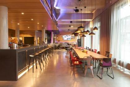 Moxy by Marriott Berlin Ostbahnhof - image 5