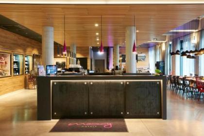 Moxy by Marriott Berlin Ostbahnhof - image 7