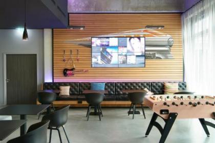 Moxy by Marriott Berlin Ostbahnhof - image 8