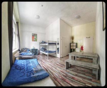 Hostel 199 - image 5