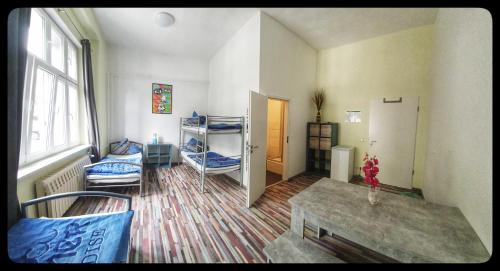 Hostel 199 - image 6