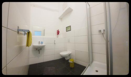 Hostel 199 - image 7
