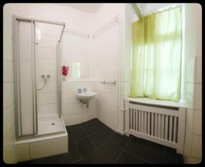 Hostel 199 - image 9