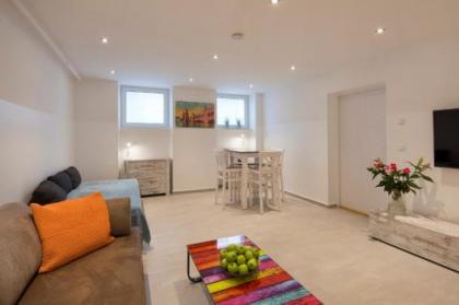 City Apartment in Kreuzberg - image 13