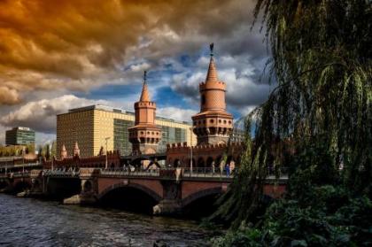 Schulz Hotel Berlin Wall at the East Side Gallery - image 19