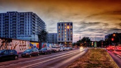 Schulz Hotel Berlin Wall at the East Side Gallery - image 7