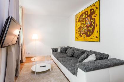 Lovely Flat In Great Area - image 3