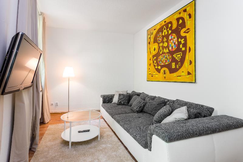 Lovely Flat In Great Area - image 3