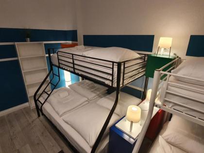 Central Lichtenberger Apartment for 6 People - image 10