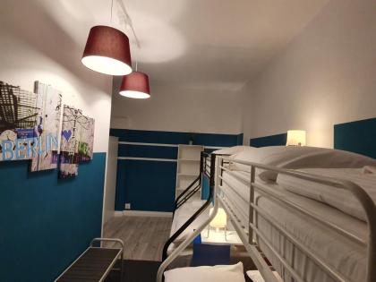 Central Lichtenberger Apartment for 6 People - image 12