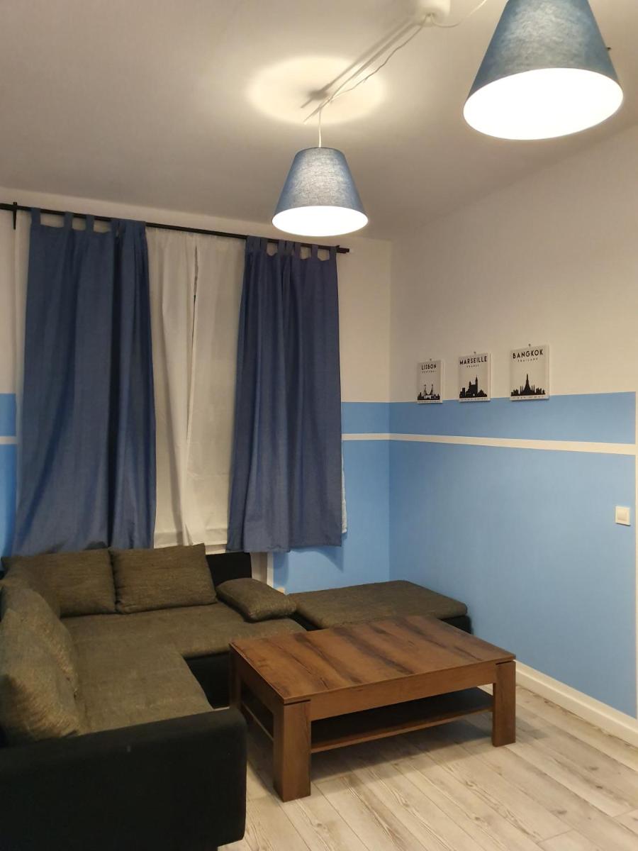 Central Lichtenberger Apartment for 6 People - image 2