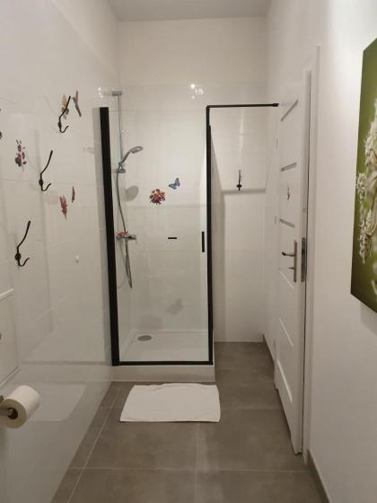 Central Lichtenberger Apartment for 6 People - image 23