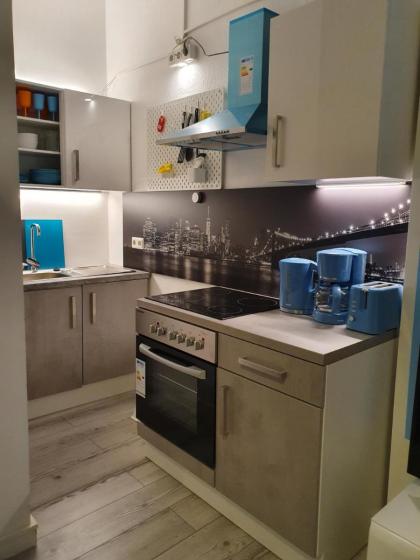 Central Lichtenberger Apartment for 6 People - image 3