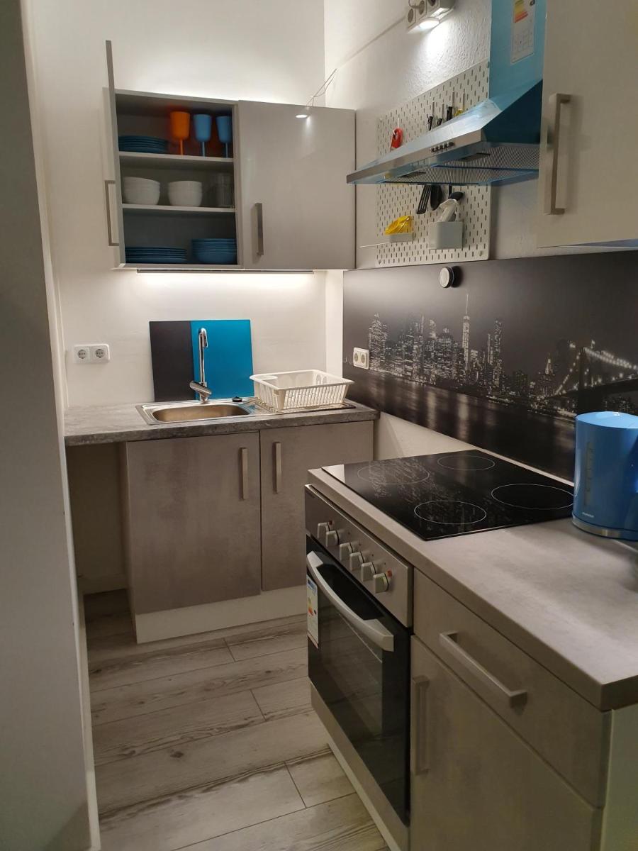 Central Lichtenberger Apartment for 6 People - image 4