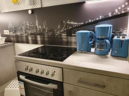 Central Lichtenberger Apartment for 6 People - image 5