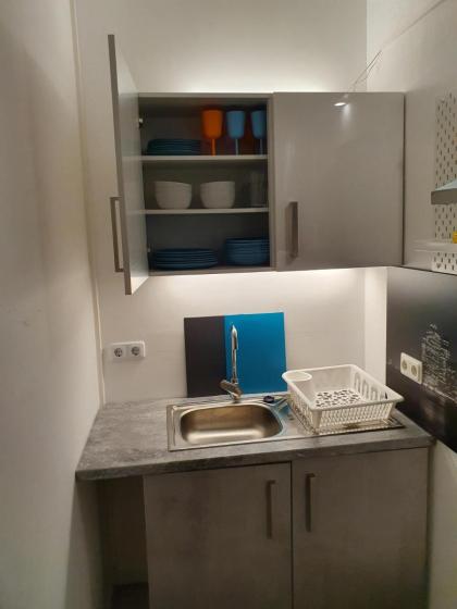 Central Lichtenberger Apartment for 6 People - image 6