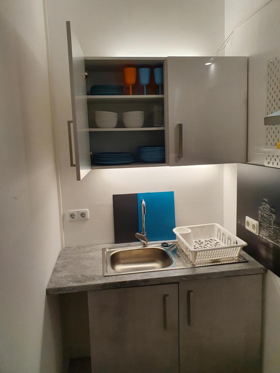 Central Lichtenberger Apartment for 6 People - image 6