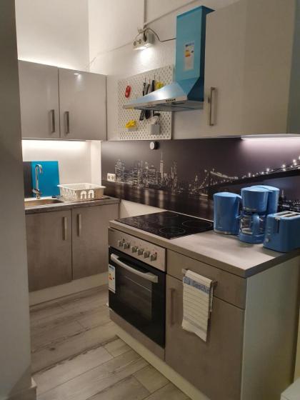 Central Lichtenberger Apartment for 6 People - image 7