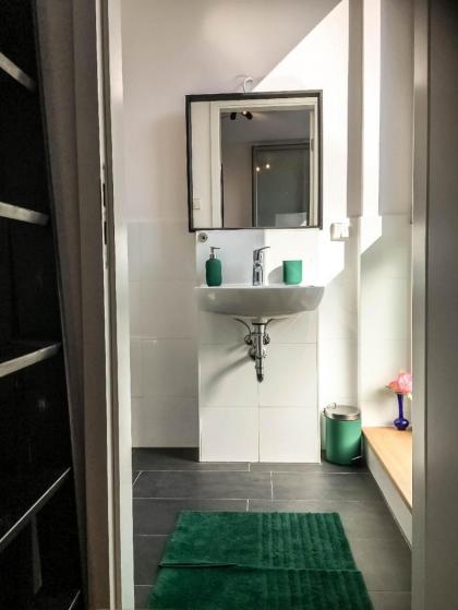 Luxurious EnSuite Room in Penthouse-Prime Location - image 11