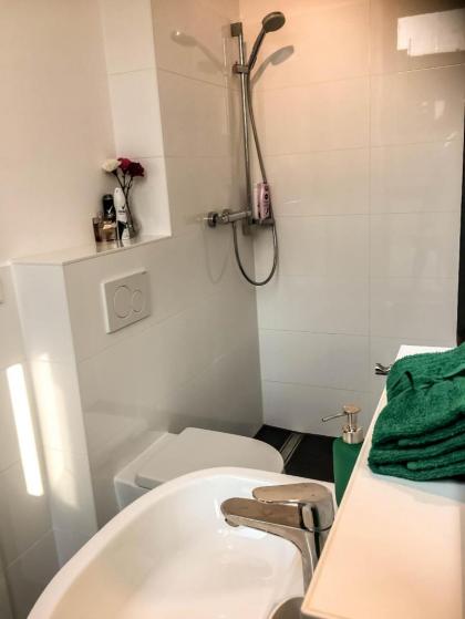 Luxurious EnSuite Room in Penthouse-Prime Location - image 12