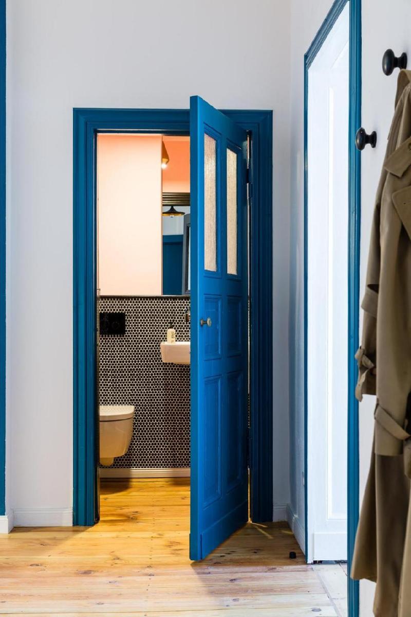 Two Bedrooms Deluxe Apartment with Balcony in Berlin - image 5