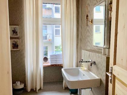 Brilliant Apartments - 1 Bedroom Superior with Balcony - image 2