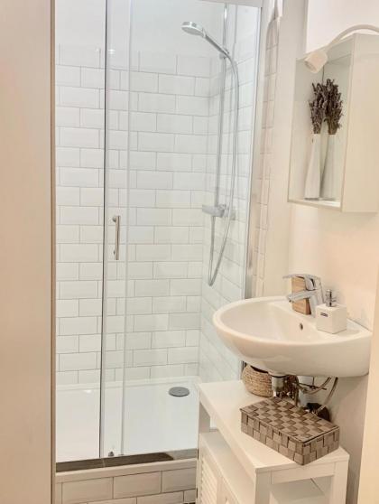 Beautiful 3 Room apartment in Kreuzberg - image 4
