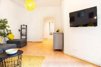 Spacious Family Apartment @Mauerpark SelfCheck-In - image 3