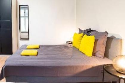 SPACIOUS 2 BR A/CSelfCheckInFree Street Parking - image 12