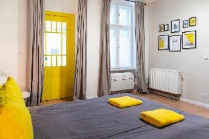 SPACIOUS 2 BR A/CSelfCheckInFree Street Parking - image 13