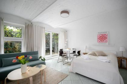 City Hideaway with Terrace