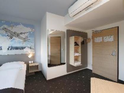 B&B Hotel Berlin-Airport - image 10