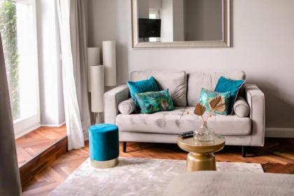 Exclusive designer flat in Charlottenburg Apartment in top location - image 19