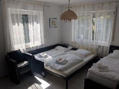 Ruhiges Zimmer im Grünen (schwarz/weiß) - image 2
