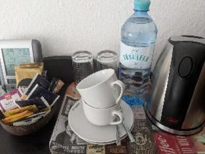 Ruhiges Zimmer im Grünen (schwarz/weiß) - image 4
