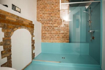 Spacious Apartment in Berlin Mitte for 6 - image 15