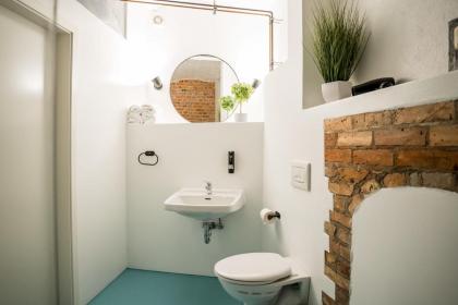 Spacious Apartment in Berlin Mitte for 6 - image 17