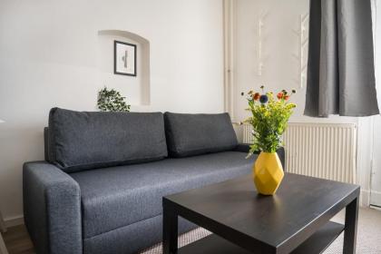 Spacious Apartment in Berlin Mitte for 6 - image 8