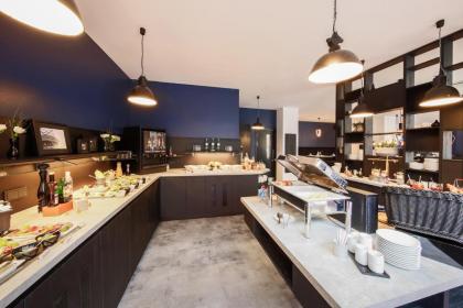 LINDEMANN'S - image 21