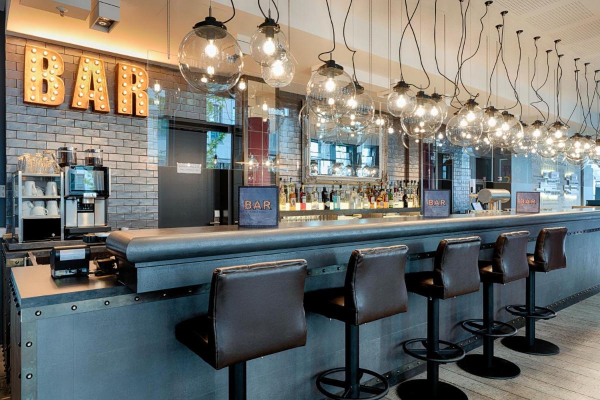 Premier Inn Berlin Alexanderplatz - image 7