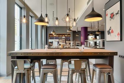 Premier Inn Berlin Alexanderplatz - image 9