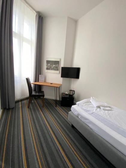 Hotel Pension Bregenz - image 24
