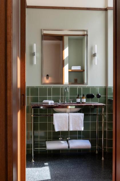 Boutique Hotel Château Royal - image 26