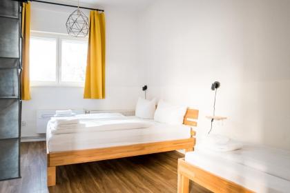 Three Bedroom plus big kitchen plus SelfCheckIn plus Street Parking - image 9