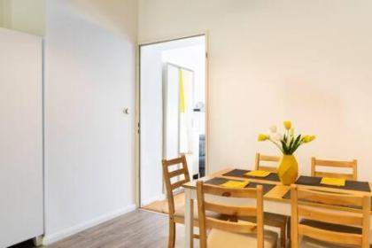 Cosy Apartment plus Self Checkin plus free Street parking - image 9