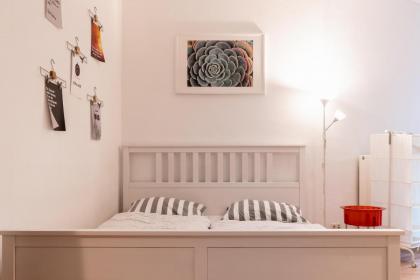Family-friendly apartment in the center of Berlin - image 15