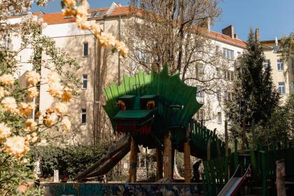 Family-friendly apartment in the center of Berlin - image 17
