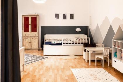 Family-friendly apartment in the center of Berlin - image 2
