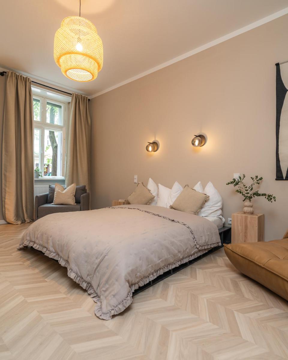 Artsy Berlin Oasis Apartment by Arbio - main image